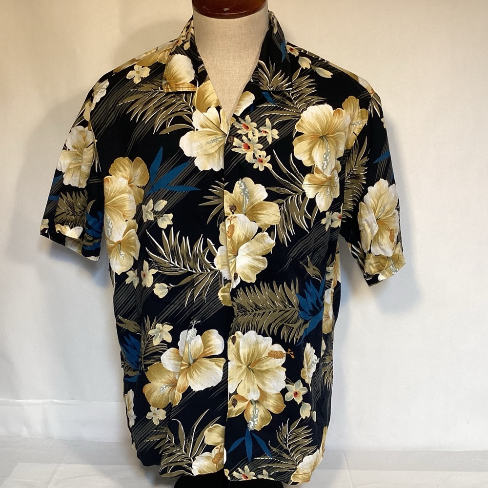 Ali’i Fashion Hawaii Floral Hawaiian Shirt Men’s size XL